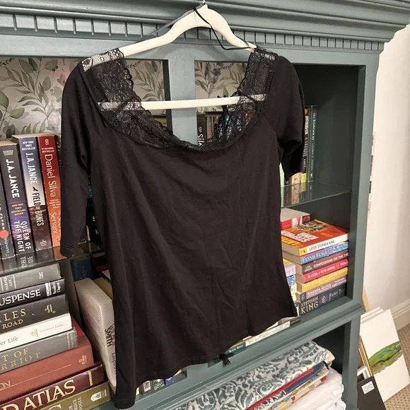 NWT Michael Kors Black Sheer Short Sleeve Blouse With Lace Trim At Neckline M - Picture 3 of 5